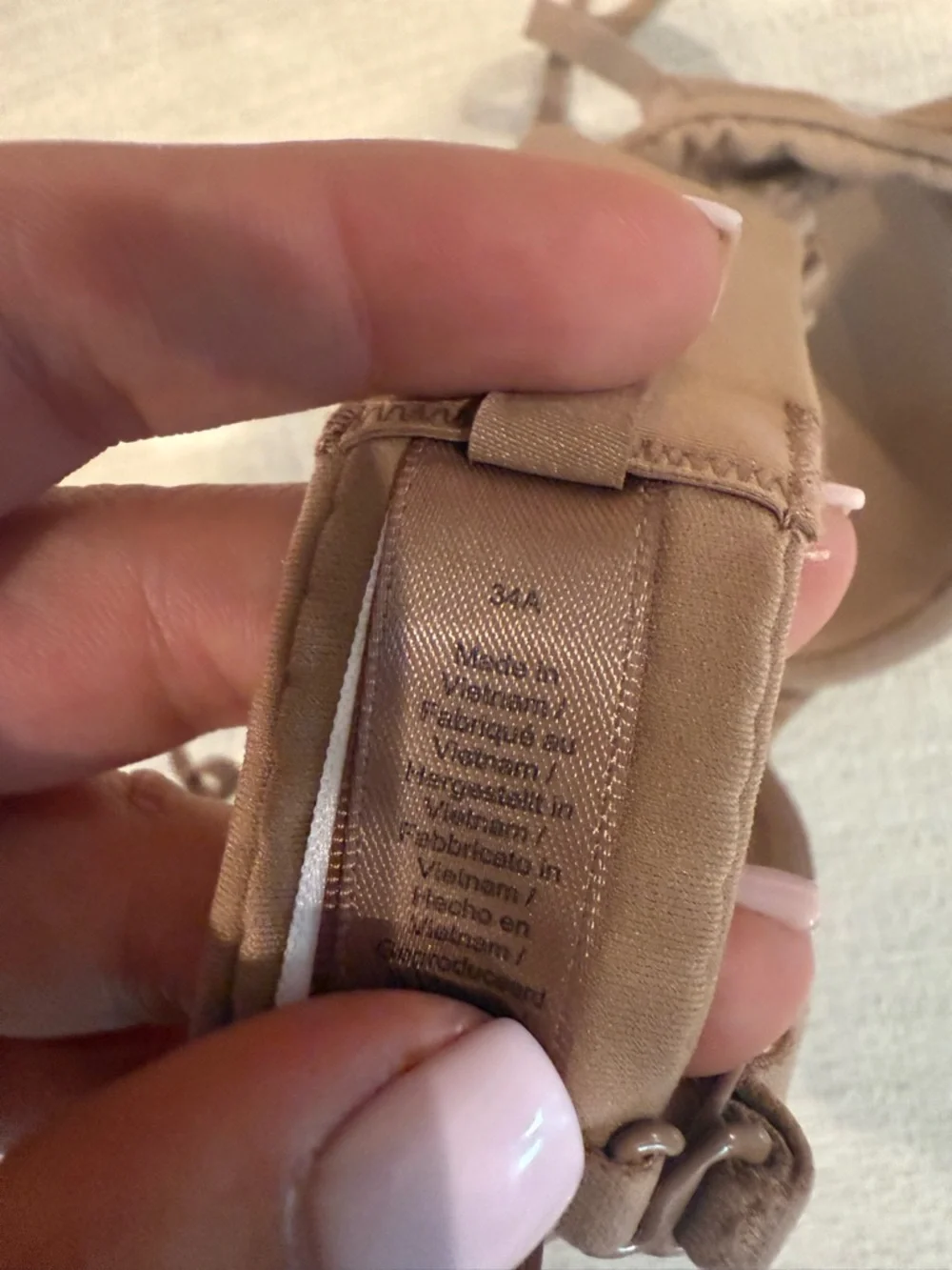 SKIMS Fits Everybody T-Shirt Bra - Picture 3 of 3